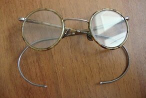 Зачем "Втирают очки": что за очки и куда их втирают?