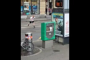 Опасный, но эффектный прыжок в воду с высоты