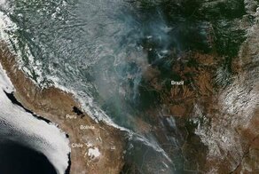 NASA поделилось снимками из космоса горящих лесов Амазонии