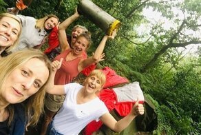 Подружки нашли капсулу времени, которую закопали 20 лет назад