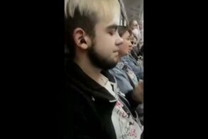 Беременная женщина закатила скандал, когда парень не уступил ей место