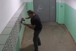 Вандал в многоэтажке Краснодара