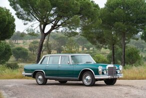 Роскошный лимузин Mercedes-Benz 1966 года со стеклянной крышей