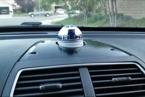 Маленький и полезный компаньон в машине поклонника «Звёздных войн»