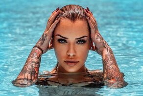 Модель превратила своё тело в холст, полюбив тату ещё в 16 лет