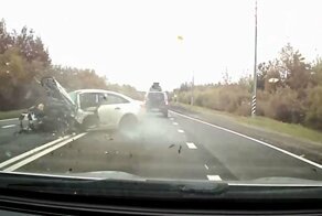 Авария дня.  Выезд на встречную полосу в Архангельской области