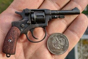 Миниатюрный стреляющий Наган образца 1895 года