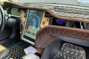 Водители Tesla показали, во что превратили салоны своих машин