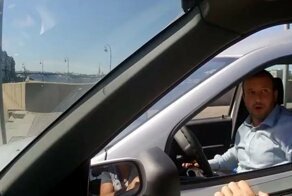 "Я в Смольный еду!" - конфликт на Литейном мосту с неадекватным водителем