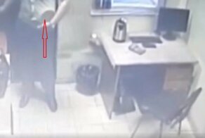Таможенник стащил санкционный сыр, спрятав его под рубашкой