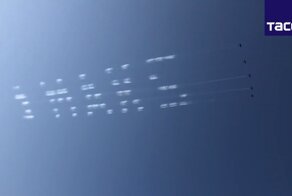 «Как на принтере»: российские летчики «напечатали» текст в небе