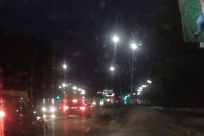 В Саратове автомобиль перевернулся на крышу на неровном месте