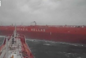 Чуть не столкнулись два корабля