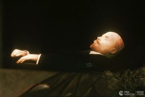 Кто лежит в Мавзолее: кукла, мумия или восковая фигура