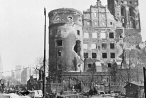 Военные цели англичане не бомбили