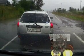 Ямы на дорогах в Хабаровском крае: ДТП из-за несоблюдения дистанции