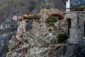 Гигант на страже итальянской деревни