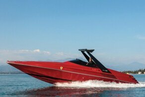 Riva 32 – красивый гоночный катер в стиле Ferrari Testarossa