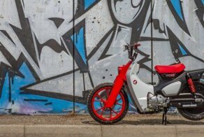 Кастом Honda Super Cub в стиле велосипеда BMX