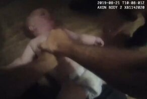 Полицейский вернул к жизни переставшего дышать полуторагодовалого малыша