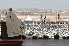 На Мадагаскаре: месса папы римского собрала миллион слушателей