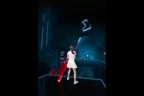 Девушка сделала игру Beat Saber еще эффектнее, заменив световые мечи на посох