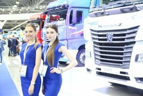 Девушки и КАМАЗы — фотоподборка с COMTRANS 2019