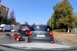 Лётчик на мотоцикле влетел в попутный внедорожник