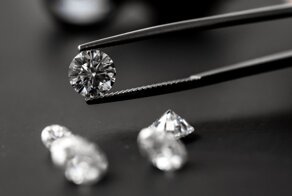 Почему бриллианты измеряют в каратах?