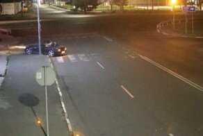 Водитель BMW влетел в столб, а затем спокойно уехал с места ДТП