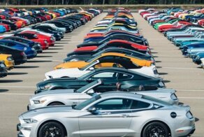 Максимальное число Мустангов в одном месте: Ford установил новый мировой рекорд
