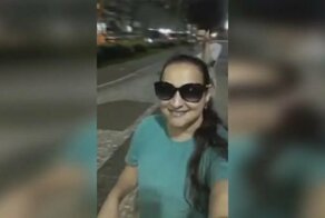 У женщины украли телефон во время прямой трансляции