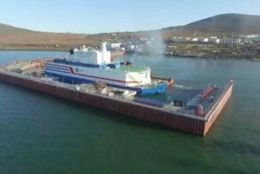 Плавучий атомный энергоблок «Академик Ломоносов» прибыл к месту базирования в Певек