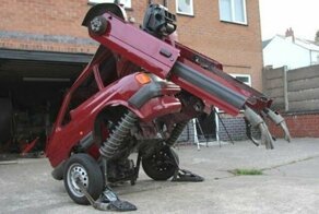 Автомобиль "Форд Фиеста" превратили в робота-трансформера