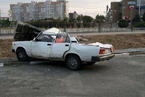 Авария дня. В Белгороде пьяный водитель приземлился на припаркованные автомобили