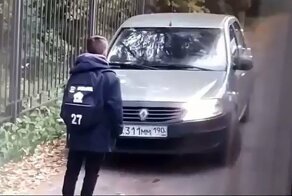 Ты не пройдёшь! Храбрый московский школьник преградил путь наглому водителю