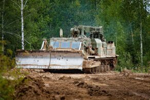 Монстр в лесах Подмосковья. Инженерный танк БАТ-2