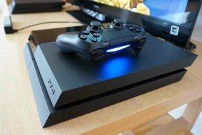 Блогер обнаружил в своей PS4 целое родовое гнездо