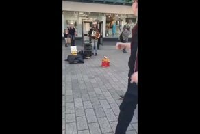 Человек-оркестр, которому не жалко дать денег