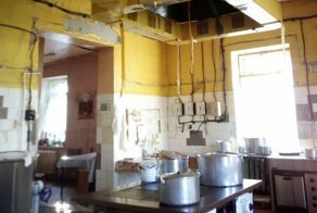 Медика, который пожаловался на плохие условия, обвинили в оскорблении чести главврача