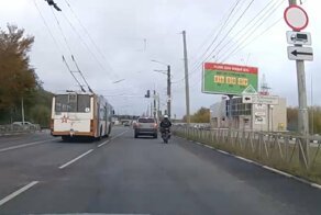 В Рязани мотоциклист жестко приложился к металлическому ограждению