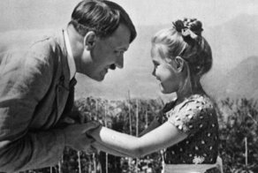 Гитлер на фото с еврейской девочкой. Кто она, что их связывало и чем все для нее закончилось