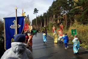 Под Екатеринбургом прошел детский крестный ход с молитвами о хороших оценках