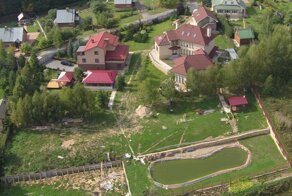 Лариса Долина устроила свалку рядом со своим загородным домом в Подмосковье