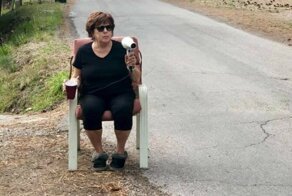 Бабушка из Монтаны борется с лихачами на дороге при помощи фена для волос