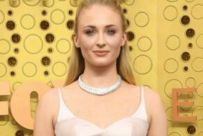 Любимчики из "Игры Престолов" и другие звезды на красной дорожке "Эмми-2019"