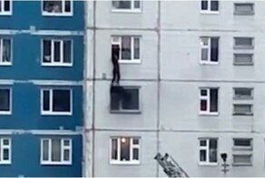 Спасший девушку из окна полыхающей квартиры мужчина записал видеообращение