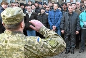 С - смекалочка: украинец ради отсрочки от армии женился на двоюродной бабушке