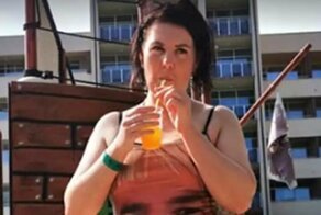 Мужчина подарил дочери безумный купальник,  чтобы отпугнуть от неё ухажёров