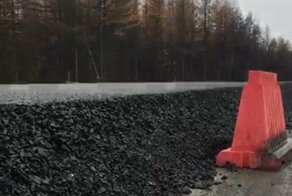 Дорожники уложили асфальт полуметровой толщины